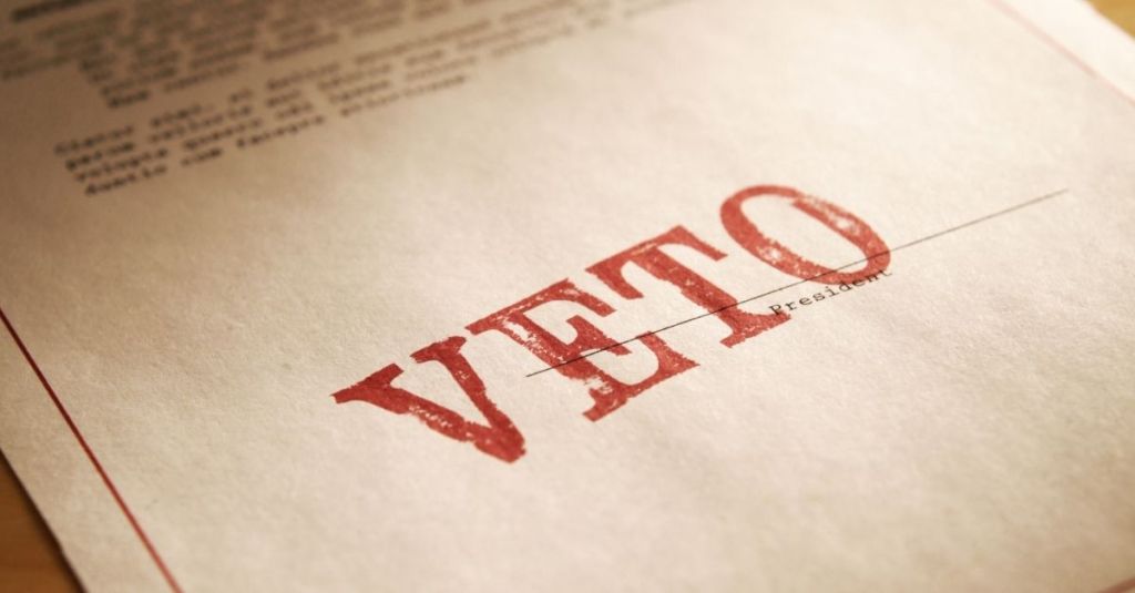 "Veto" written on a piece of paper