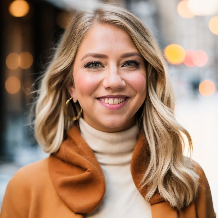 Caitlin Evans headshot